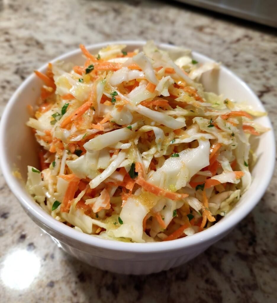 Kålsallad med Morot och Äpple