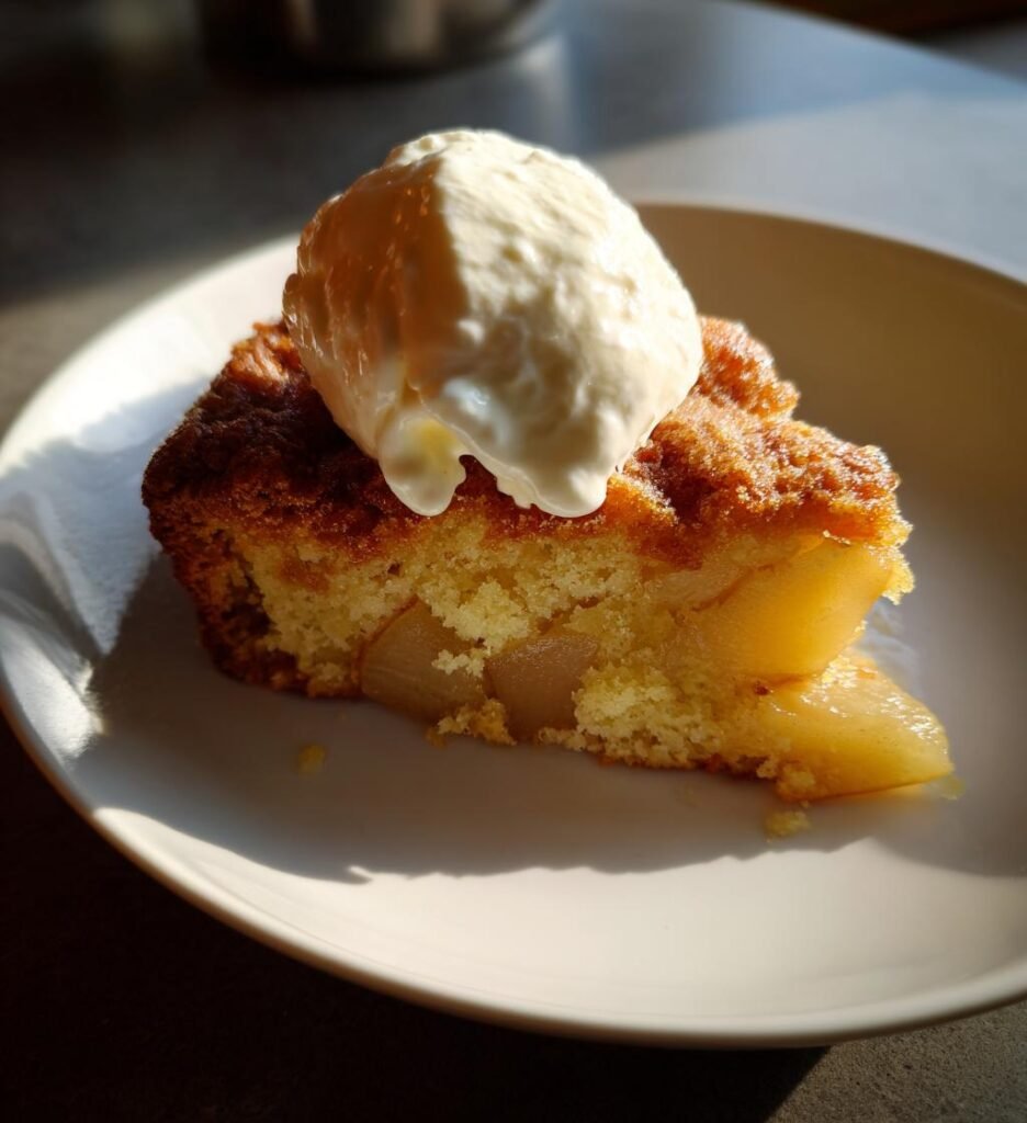 Ugnsbakad Päronkaka med Kardemumma och Vaniljgrädde