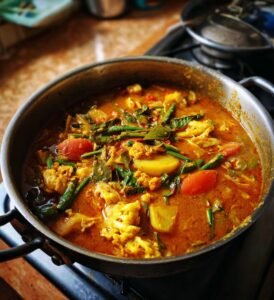 vegetarisk gryta med kokosmjölk och curry
