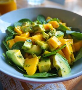 sallad med avokado och mango