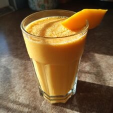Fruktsmoothie recept tropisk mango - Enkel och krämig njutning