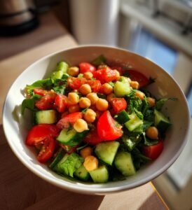 medelhavssallad med kikärtor recept