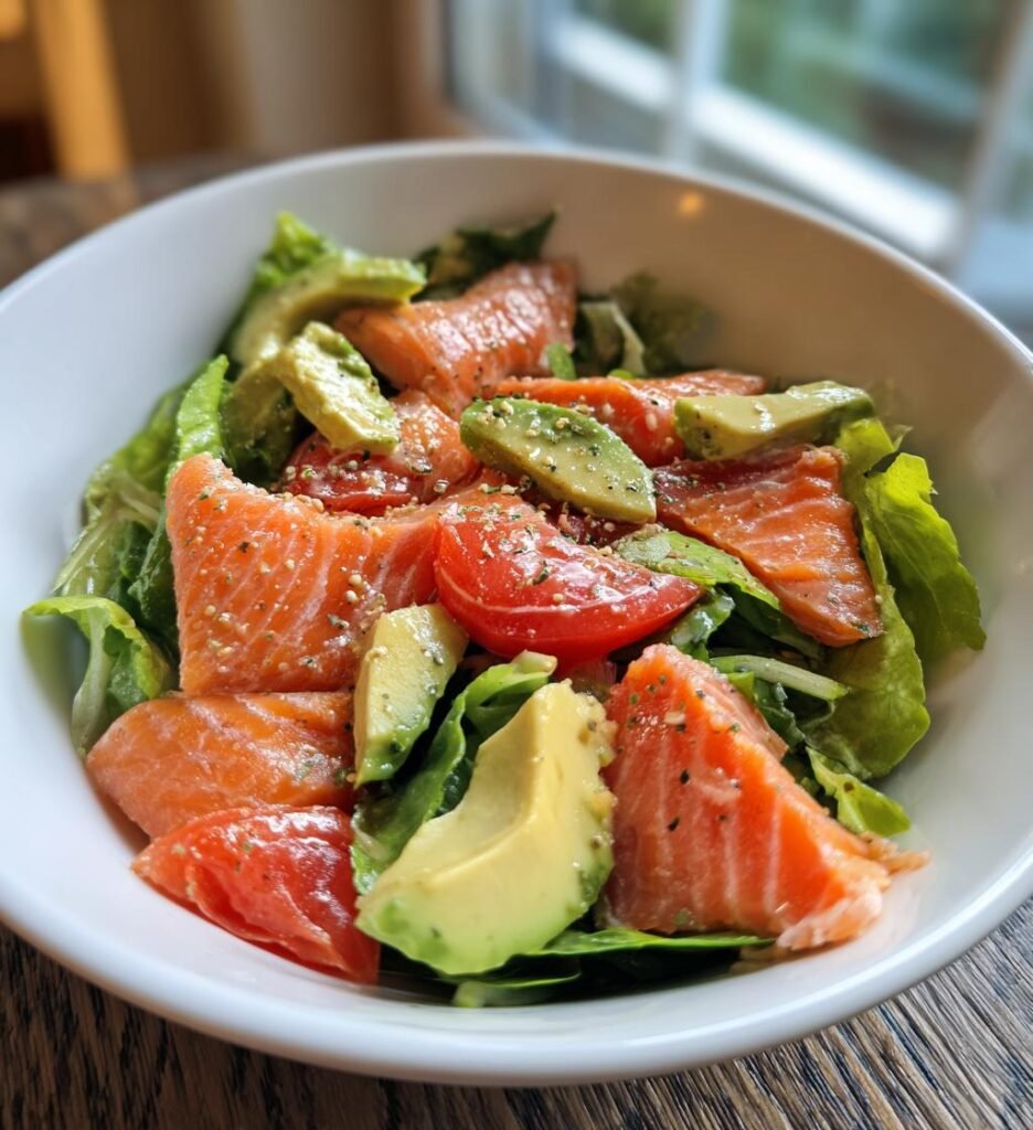 sallad med lax och avokado recept