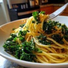 Pasta med grönkål och vitlök recept – Enkel och God middag