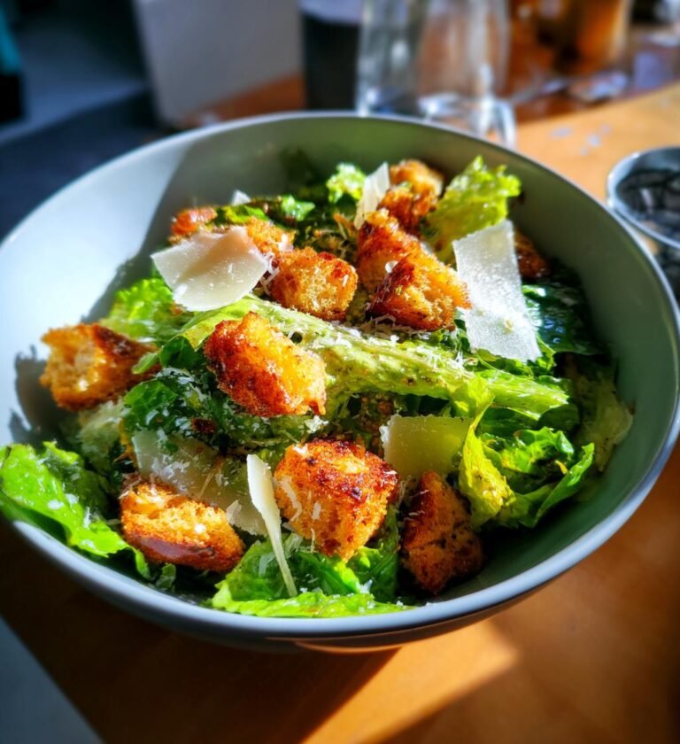 sallad med krutonger och parmesan