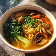 Asiatisk nudelsoppa recept enkel och god med smakfulla ingredienser