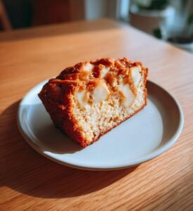 Kardemummablondies med äpple och kolavirvel