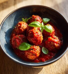 Vita bönbollar i tomatsås med basilika